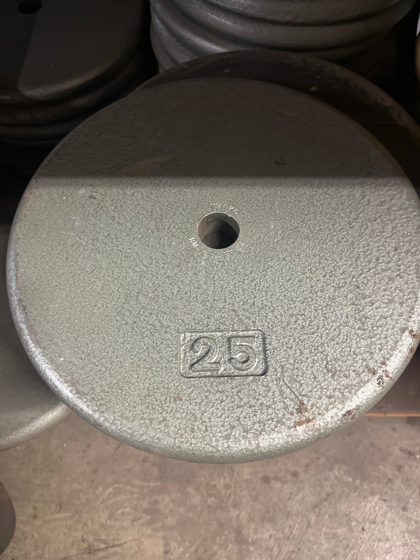 Regular Cast Iron Plate - Grey | R Series